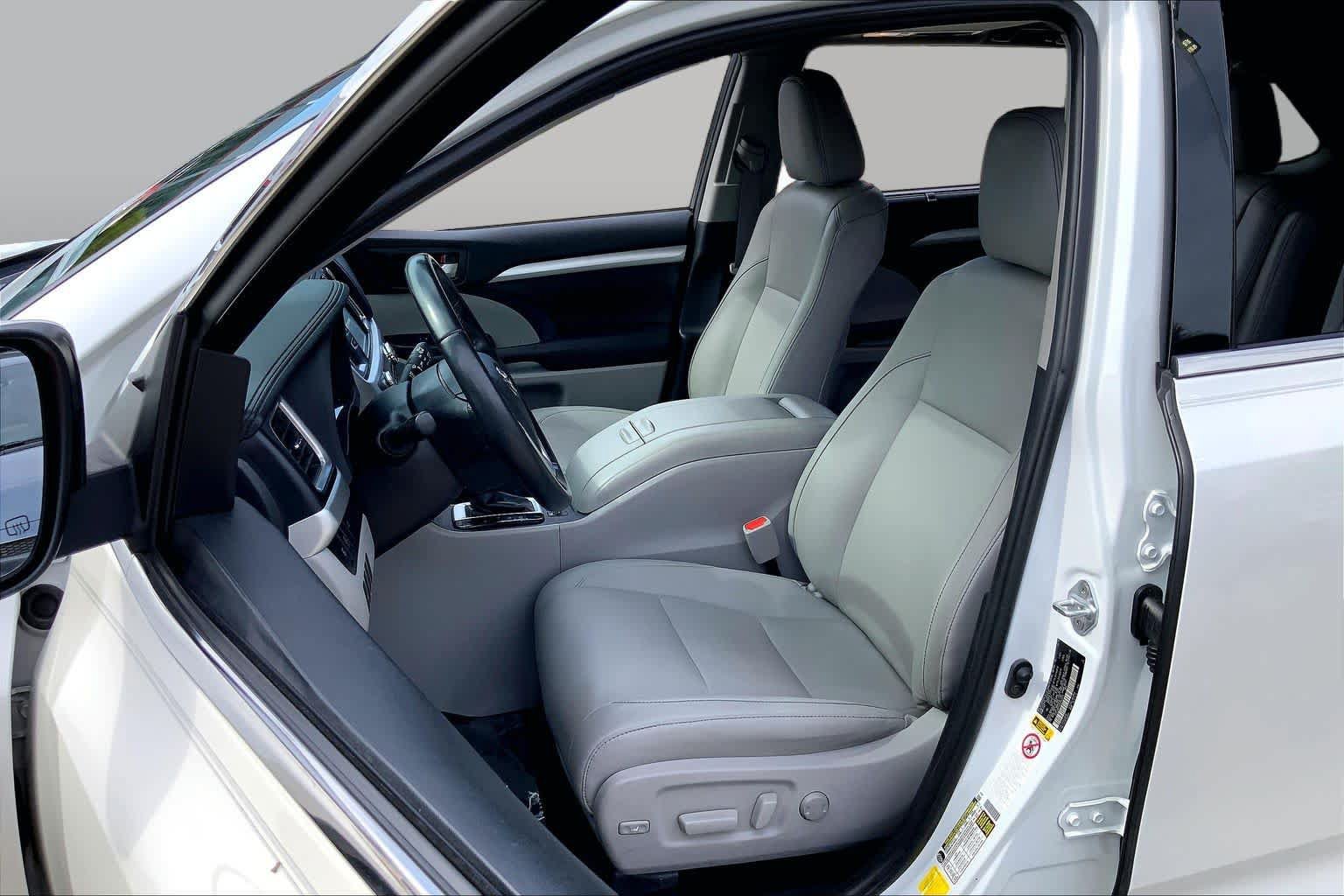 Used 2019 Toyota Highlander XLE AWD/4WD image 8