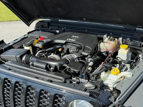Used 2021 Jeep Gladiator Sport AWD/4WD image 13