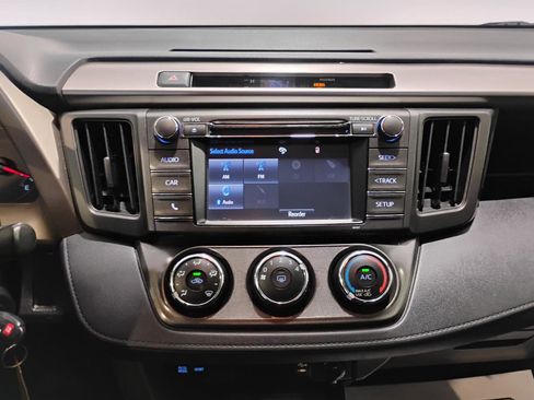 Used 2015 Toyota RAV4 LE FWD image 15
