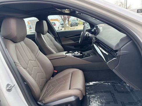 Used 2026 BMW 530i xDrive AWD/4WD image 36