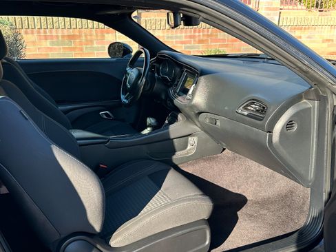 Used 2018 Dodge Challenger SXT image 11