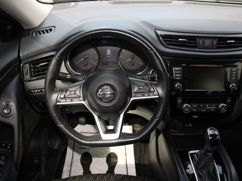 Used 2018 Nissan Rogue SV AWD/4WD image 19