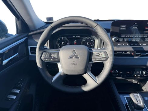 New 2026 Mitsubishi Outlander SEL image 15