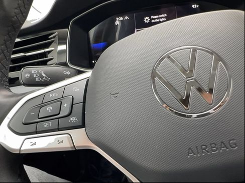 Used 2025 Volkswagen Jetta SE FWD image 38