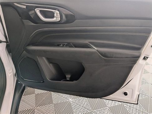 Certified 2023 Jeep Compass Altitude image 31