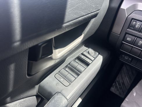 Used 2024 Toyota Tacoma TRD Sport AWD/4WD image 17