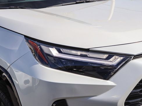 Used 2025 Toyota RAV4 SE image 5