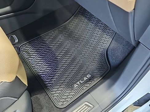 New 2026 Volkswagen Atlas Cross Sport SE image 14