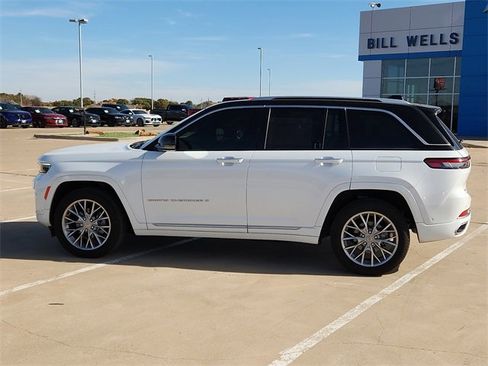Used 2023 Jeep Grand Cherokee Summit image 2