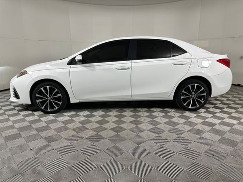 Used 2019 Toyota Corolla SE image 2