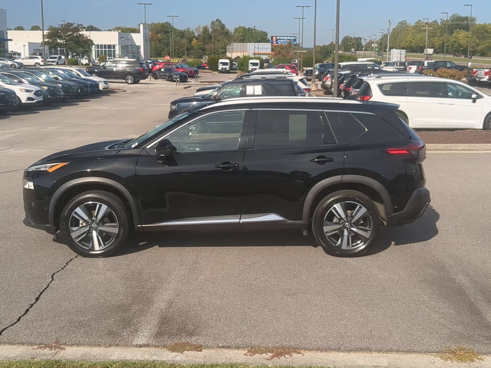 Used 2023 Nissan Rogue SL w/ SL Premium Package FWD image 6