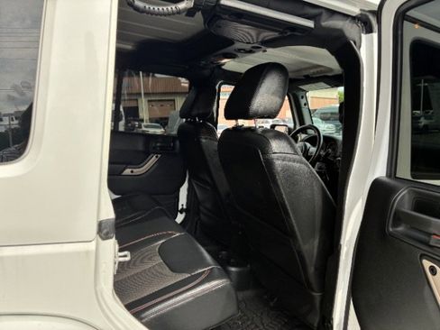 Used 2016 Jeep Wrangler Unlimited Sahara image 31