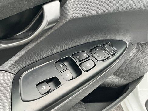 Used 2019 Hyundai Veloster 2.0 FWD image 21