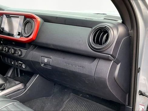 Used 2019 Toyota Tacoma TRD Sport image 18