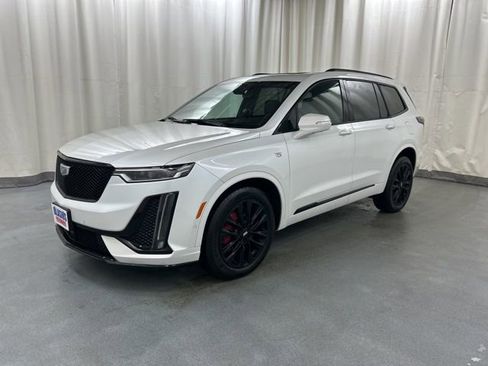 Used 2024 Cadillac XT6 Sport w/ LPO, ONYX Package image 2