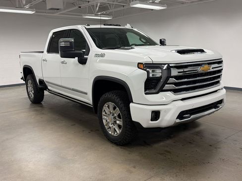 New 2026 Chevrolet Silverado 2500 High Country w/ High Country Premium Package AWD/4WD image 5