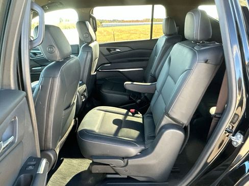 Used 2024 Chevrolet Traverse LT image 22