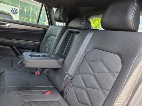 Used 2025 Volkswagen Atlas Cross Sport SE FWD image 24