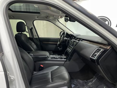 Used 2017 Land Rover Discovery SE image 35