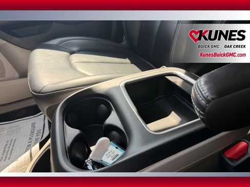 Used 2023 Chrysler Pacifica Touring-L FWD image 30