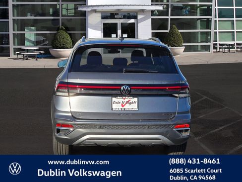 New 2025 Volkswagen Taos SE image 5