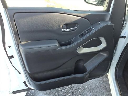 Used 2022 Nissan Frontier SV image 13