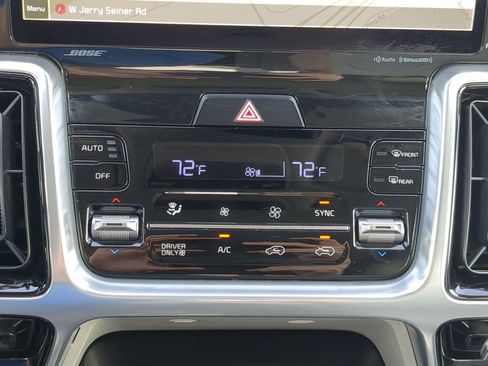 Used 2022 Kia Sorento SX Prestige w/ Panoramic Sunroof Package AWD/4WD image 22