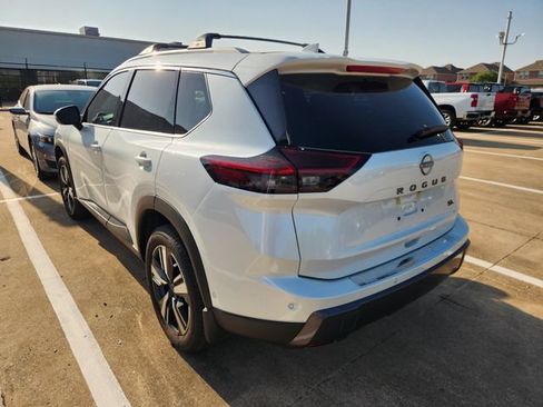 Used 2024 Nissan Rogue SL w/ SL Premium Package FWD image 4