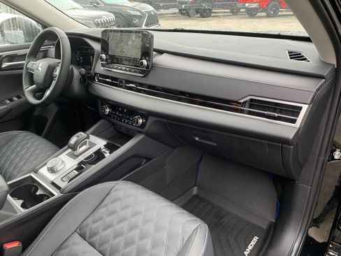 Used 2023 Mitsubishi Outlander SEL image 44