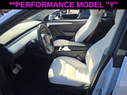 Used 2023 Tesla Model Y Performance image 9