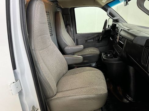 Used 2017 GMC Savana 2500 image 60