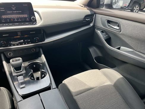Used 2022 Nissan Rogue SV FWD image 16