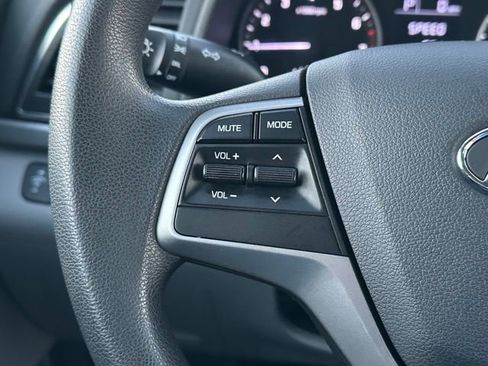 Used 2017 Hyundai Elantra SE image 38