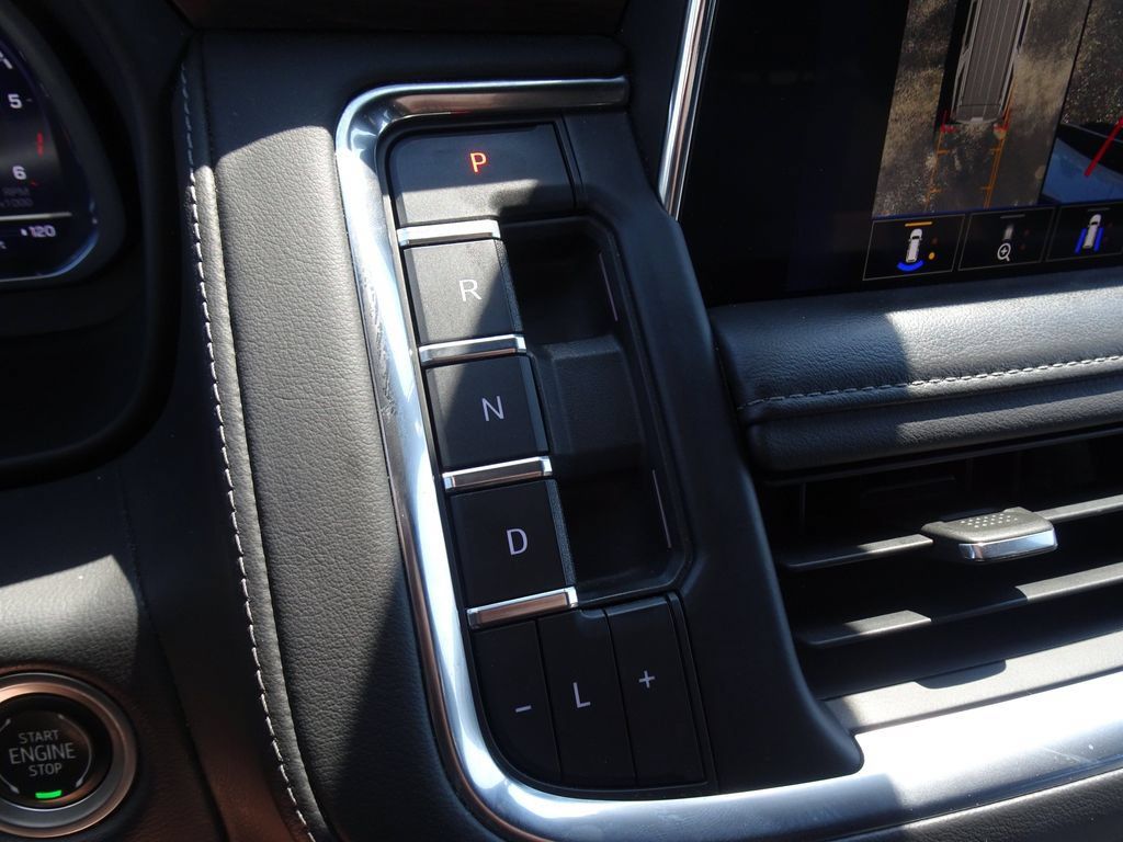 Used 2022 Chevrolet Tahoe LT w/ Luxury Package AWD/4WD image 20