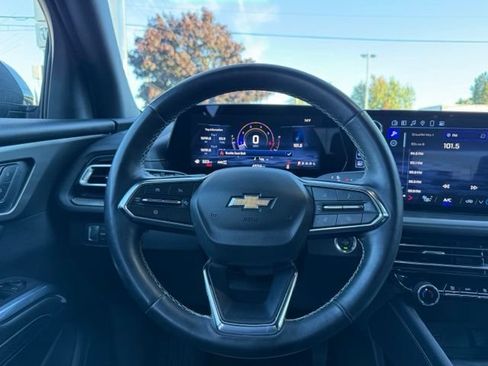 Used 2025 Chevrolet Traverse LT AWD/4WD image 18