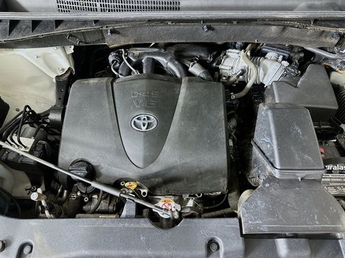 Used 2019 Toyota Highlander XLE FWD image 35