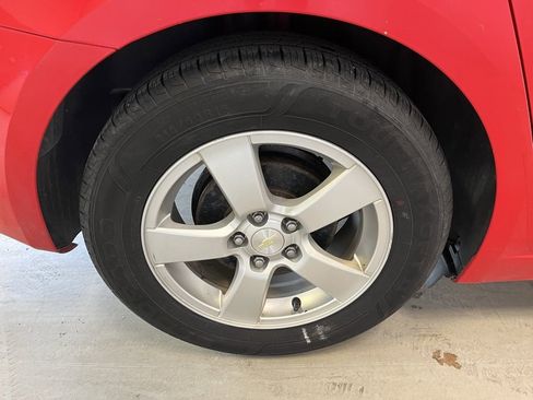 Used 2016 Chevrolet Cruze LT image 11