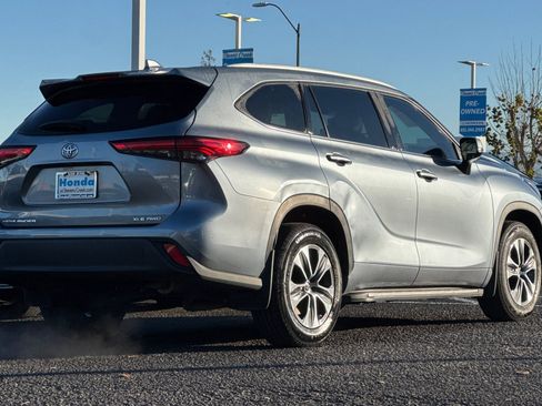 Used 2022 Toyota Highlander XLE image 8