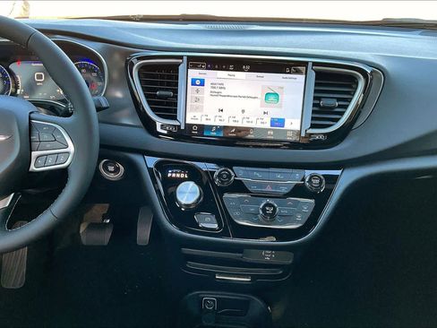 New 2026 Chrysler Voyager LX image 7