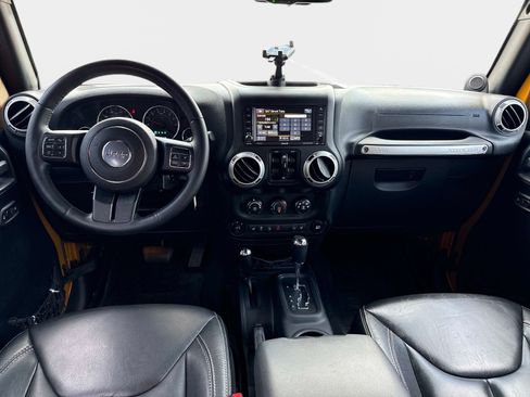 Used 2014 Jeep Wrangler Unlimited Rubicon w/ Connectivity Group AWD/4WD image 17