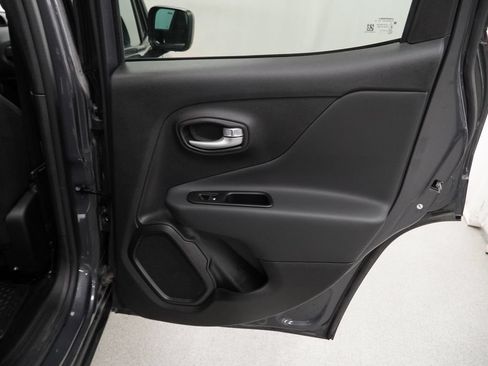 Used 2023 Jeep Renegade Latitude AWD/4WD image 45