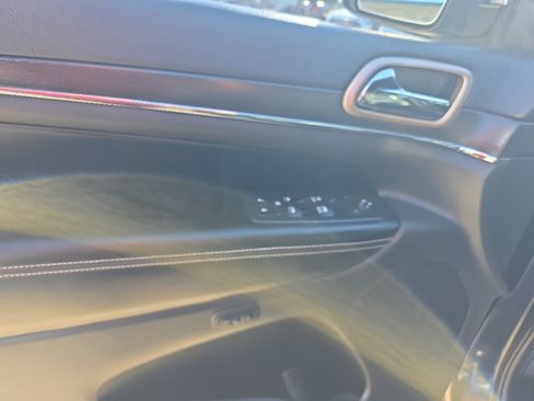 Used 2016 Jeep Grand Cherokee Limited RWD image 12