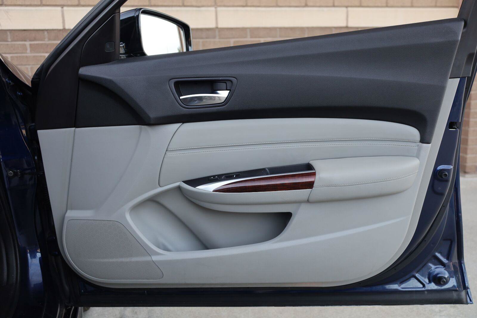 Used 2015 Acura TLX w/ Technology Package FWD image 25
