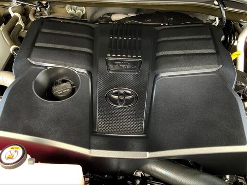 Used 2023 Toyota Tundra Platinum image 32