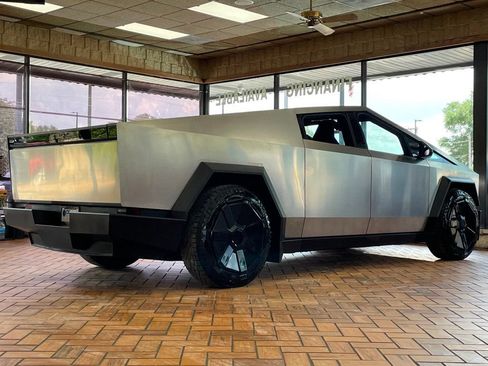 Used 2024 Tesla Cybertruck AWD Crew Cab image 10