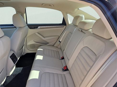 Used 2017 Volkswagen Passat 1.8T SEL Premium image 10