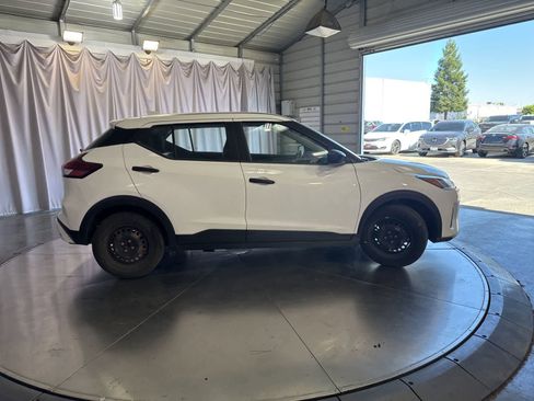 Used 2023 Nissan Kicks S FWD image 4