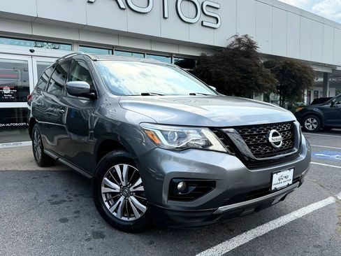 Used 2018 Nissan Pathfinder SV AWD/4WD image 1