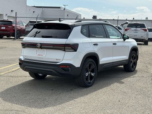 New 2025 Volkswagen Taos SE image 4