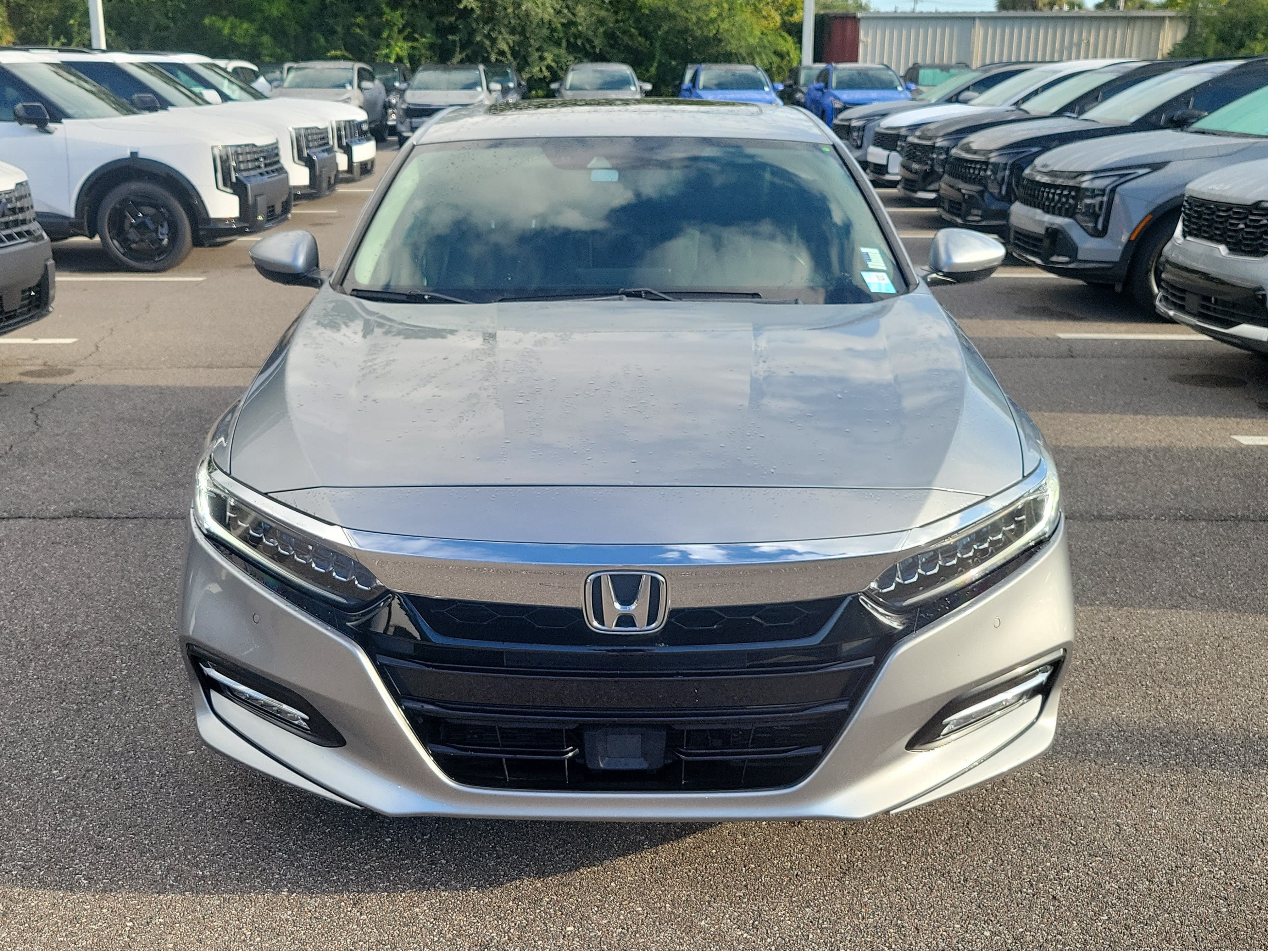 Used 2020 Honda Accord Touring image 2